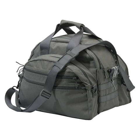 Image du sac de tir Beretta Tactical de 38 litres, conçu pour transporter tout l'équipement nécessaire pour une journée d'entraînement, avec un grand compartiment principal et des poches latérales pour une organisation optimale. Parfait pour les amateurs de tir, ce sac est fabriqué avec un matériau hydrofuge résistant et une glissière YKK pour une durabilité accrue.