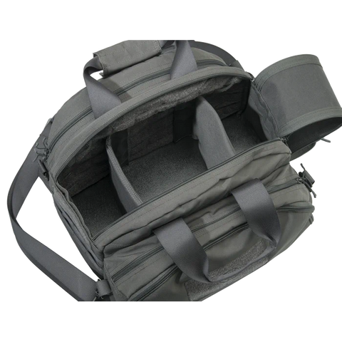 Image du sac de tir Beretta Tactical de 38 litres, conçu pour transporter tout l'équipement nécessaire pour une journée d'entraînement, avec un grand compartiment principal et des poches latérales pour une organisation optimale. Parfait pour les amateurs de tir, ce sac est fabriqué avec un matériau hydrofuge résistant et une glissière YKK pour une durabilité accrue.