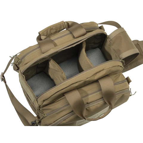 Image du sac de tir Beretta Tactical de 38 litres, conçu pour transporter tout l'équipement nécessaire pour une journée d'entraînement, avec un grand compartiment principal et des poches latérales pour une organisation optimale. Parfait pour les amateurs de tir, ce sac est fabriqué avec un matériau hydrofuge résistant et une glissière YKK pour une durabilité accrue.