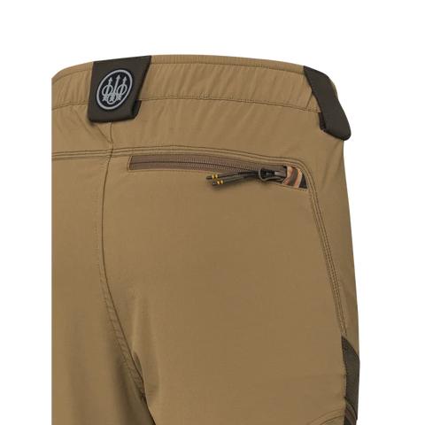Pantalon de chasse Beretta Boondock robuste et léger, idéal pour les environnements denses et épineux, offrant résistance et liberté de mouvement optimale pour les activités de plein air et la chasse.