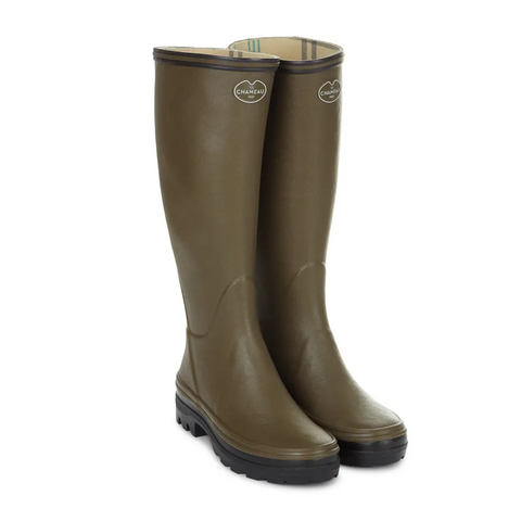 Bottes en caoutchouc naturel pour la marche à la campagne avec doublure en jersey poly-coton ultra-résistante et semelle bi-densité antichoc Le Chameau, offrant confort et adhérence tout terrain, imperméables et fabriquées artisanalement.