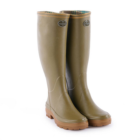Bottes en caoutchouc naturel pour la marche à la campagne avec doublure en jersey poly-coton ultra-résistante et semelle bi-densité antichoc Le Chameau, offrant confort et adhérence tout terrain, imperméables et fabriquées artisanalement.
