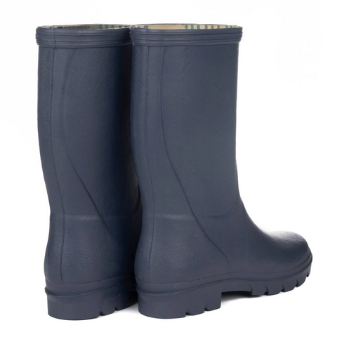Bottes pour enfants Le Chameau confectionnées à la main avec caoutchouc Chamolux et doublées jersey, parfaites pour aventures en plein air, offrant confort, imperméabilité et style.