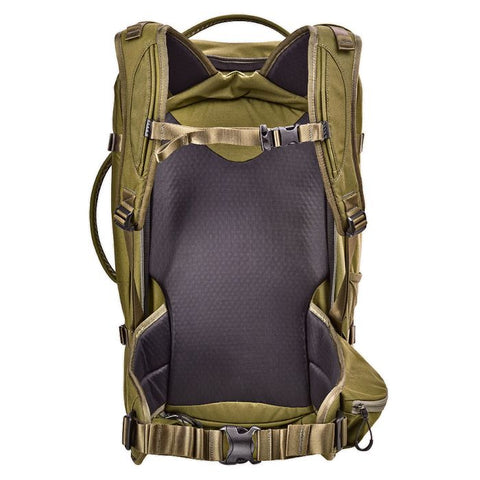 Sac à dos Bergara de voyage de 30 litres, fabriqué en Cordura avec fermetures YKK, featuring bretelles ergonomiques et rembourrées, compartiments pour ordinateur portable, trousse de toilette amovible, et système MOLLE sur poche avant. Idéal pour courts séjours avec confort et organisation.