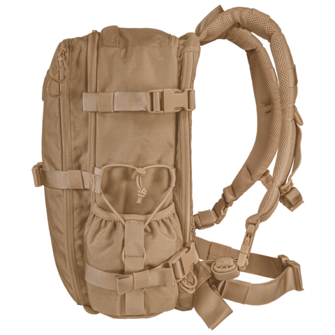 Sac à dos tactique Bergara fabriqué en Cordura, idéal pour les missions militaires et les aventures en extérieur, avec un design ergonomique pour un confort optimal et de multiples compartiments pour une organisation efficace, couleur sable