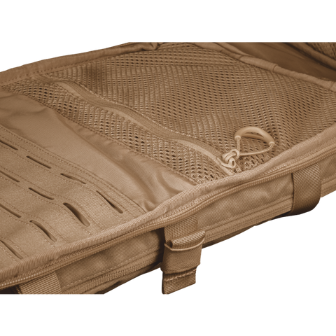 Sac à dos tactique Bergara fabriqué en Cordura, idéal pour les missions militaires et les aventures en extérieur, avec un design ergonomique pour un confort optimal et de multiples compartiments pour une organisation efficace, couleur sable