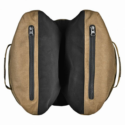 Image montrant le sac de tir Bergara utilisé pour améliorer la précision des carabines et fusils, conçu avec des matériaux durables et résistants à l'eau, présentant une fermeture éclair YKK®, idéale pour les tireurs et chasseurs recherchant stabilité et facilité de transport. Ce sac au design antidérapant s'adapte à divers supports pour des activités de tir en extérieur.