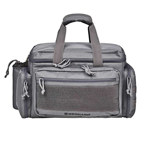 Sac de tir Bergara en polyester gris avec multiples compartiments amovibles, poches zippées et sangles MOLLE, idéal pour armes de poing, chargeurs, et accessoires de tir sportif. Dimensions 43 x 28 x 26 cm, volume 20 litres, avec porte-cartes transparent et double poignée pour transport sécurisé