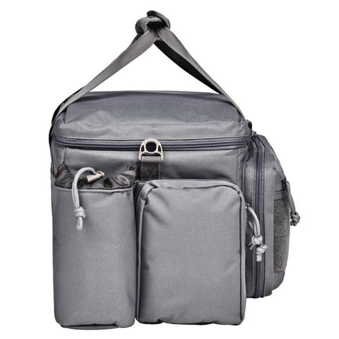 Sac de tir Bergara en polyester gris avec multiples compartiments amovibles, poches zippées et sangles MOLLE, idéal pour armes de poing, chargeurs, et accessoires de tir sportif. Dimensions 43 x 28 x 26 cm, volume 20 litres, avec porte-cartes transparent et double poignée pour transport sécurisé