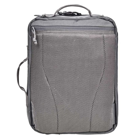 Sac à dos Bergara Tactical Base Camp polyvalent pour une utilisation quotidienne, le travail, et les voyages avec des poches multiples, compartiments extensibles, et bretelles confortables en polyester gris 600D.