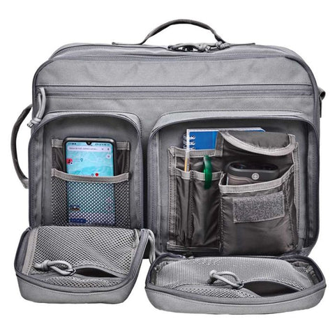 Sac à dos Bergara Tactical Base Camp polyvalent pour une utilisation quotidienne, le travail, et les voyages avec des poches multiples, compartiments extensibles, et bretelles confortables en polyester gris 600D.
