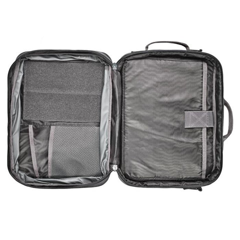 Sac à dos Bergara Tactical Base Camp polyvalent pour une utilisation quotidienne, le travail, et les voyages avec des poches multiples, compartiments extensibles, et bretelles confortables en polyester gris 600D.