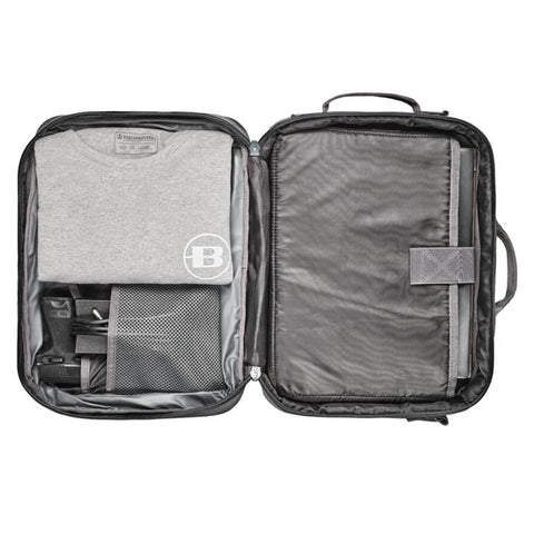 Sac à dos Bergara Tactical Base Camp polyvalent pour une utilisation quotidienne, le travail, et les voyages avec des poches multiples, compartiments extensibles, et bretelles confortables en polyester gris 600D.