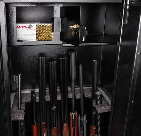 Image d'un coffre-fort WALDBERG pour 10 armes, équipé d'une tablette amovible pour fusil à canon long, avec logo Waldberg et sécurisation par serrures à clefs, intérieur noir et moquette grise, dimensions 150x52x36 cm, idéal pour stockage sécurisé d'armement, livraison gratuite France