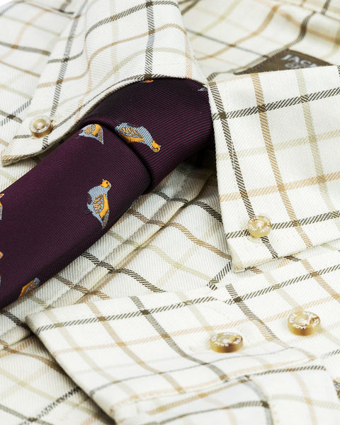 Chemise Jack Pyke Chasse Carreaux Bleu en gros plan montrant le motif à carreaux et la qualité des coutures, parfaite pour la chasse, la randonnée et les activités de plein air, offrant confort et style classique.