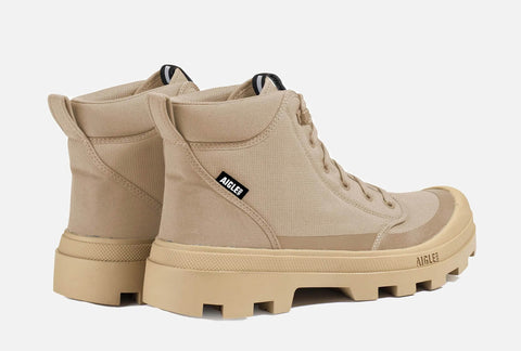Chaussures de marche Aigle Tenere Hike en Kaki offrant confort et durabilité pour tous les terrains, idéales pour les randonneurs à la recherche de chaussures élégantes et robustes.