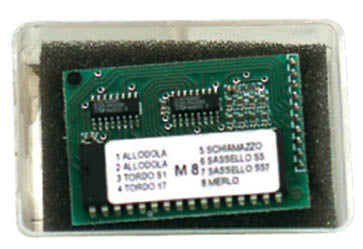 Cartes Bird Sing Europ-Arm pour appeau Mimetico Soft avec capacité d'imitation précise des chants d'oiseaux pour améliorer la technique de chasse et l'expérience immersive de chasseurs professionnels et amateurs, compatibilité avec divers chants pour attraction efficace du gibier dans des environnements naturels