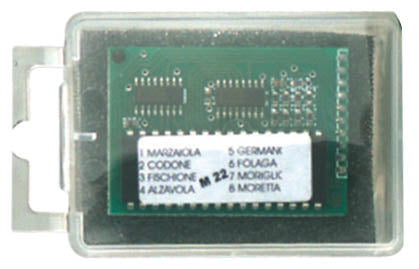 Cartes Bird Sing Europ-Arm pour appeau Mimetico Soft avec capacité d'imitation précise des chants d'oiseaux pour améliorer la technique de chasse et l'expérience immersive de chasseurs professionnels et amateurs, compatibilité avec divers chants pour attraction efficace du gibier dans des environnements naturels