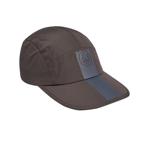 Casquette Beretta imperméable dotée de la membrane BWB EVO, résistante à l'eau et respirante, idéale pour les activités en extérieur par temps de pluie, avec un logo distinctif brodé pour un style unique.