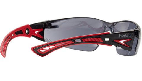 Lunettes de protection BOLLE SAFETY Rush+ avec verres fumés noir, offrant une protection anti-rayures et anti-buée, idéales pour une protection visuelle contre UV et impacts, avec un design moderne et élégant.