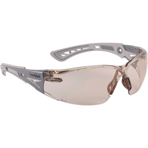 Lunettes BOLLE SAFETY Rush+ Platinum avec verres fumés copper offrant protection contre les impacts et rayons UV, design ergonomique et technologie anti-rayures et anti-buée pour une vision claire en extérieur.