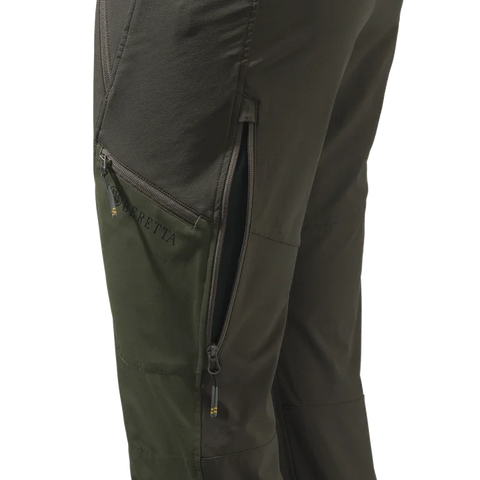 Pantalon Beretta Bymark pour homme, idéal pour la chasse et les activités de plein air, offrant confort, élasticité et résistance avec ceinture élastique et design ergonomique pour une liberté de mouvement optimale