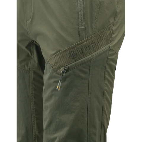 Pantalon de chasse Beretta Boondock robuste et léger, idéal pour les environnements denses et épineux, offrant résistance et liberté de mouvement optimale pour les activités de plein air et la chasse.