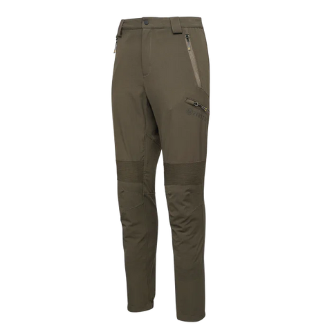 Pantalon de chasse Beretta Vertikal Blade pour homme en montagne, respirant, extensible et résistant à l'abrasion, vue de face montrant la construction sans couture et la coupe slim moderne idéale pour des performances exceptionnelles en terrain difficile.
