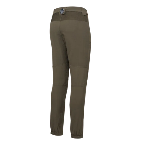 Pantalon de chasse Beretta Vertikal Blade pour homme en montagne, respirant, extensible et résistant à l'abrasion, vue de face montrant la construction sans couture et la coupe slim moderne idéale pour des performances exceptionnelles en terrain difficile.