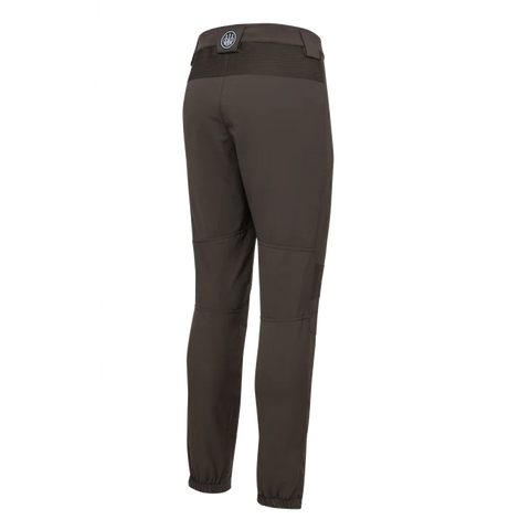 Pantalon de chasse Beretta Vertikal Blade pour homme en montagne, respirant, extensible et résistant à l'abrasion, vue de face montrant la construction sans couture et la coupe slim moderne idéale pour des performances exceptionnelles en terrain difficile.