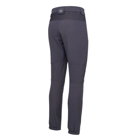 Pantalon de chasse Beretta Vertikal Blade pour homme en montagne, respirant, extensible et résistant à l'abrasion, vue de face montrant la construction sans couture et la coupe slim moderne idéale pour des performances exceptionnelles en terrain difficile.