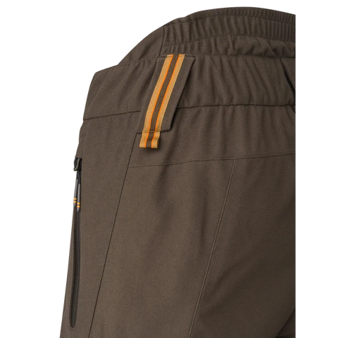Pantalon de chasse Beretta Bakhold imperméable et respirant, conçu pour le silence et la liberté de mouvement, idéal pour les environnements exigeants. Taille élastique, glissières YKK, et doublure thermique avec membrane BWB EVO pour une protection et un confort optimaux.