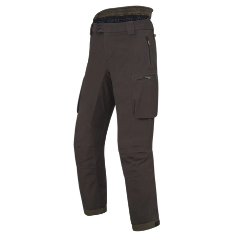 Pantalon de chasse Beretta Bakhold imperméable et respirant, conçu pour le silence et la liberté de mouvement, idéal pour les environnements exigeants. Taille élastique, glissières YKK, et doublure thermique avec membrane BWB EVO pour une protection et un confort optimaux.