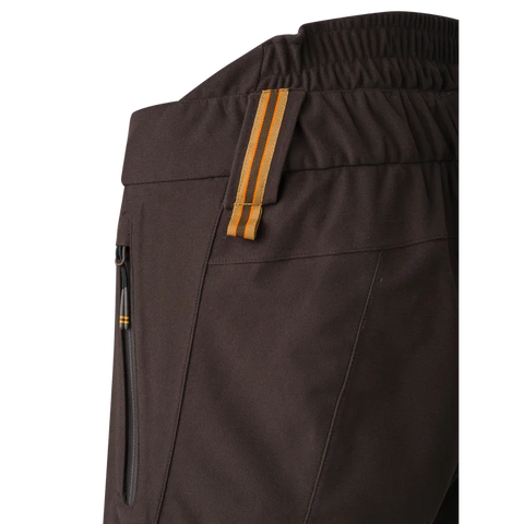 Pantalon de chasse Beretta Bakhold imperméable et respirant, conçu pour le silence et la liberté de mouvement, idéal pour les environnements exigeants. Taille élastique, glissières YKK, et doublure thermique avec membrane BWB EVO pour une protection et un confort optimaux.