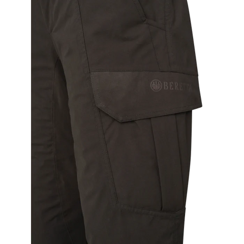 pantalon Beretta Tosark pour homme, conçu pour chasseurs, imperméable et respirant, fabriqué en microfibre douce et silencieuse, avec inserts élastiques pour liberté de mouvement, membrane BWB EVO pour protection contre l'eau et respirabilité, revêtement DWR pour résistance aux intempéries