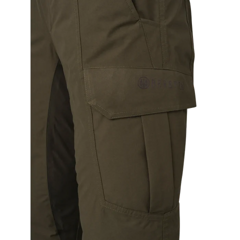pantalon Beretta Tosark pour homme, conçu pour chasseurs, imperméable et respirant, fabriqué en microfibre douce et silencieuse, avec inserts élastiques pour liberté de mouvement, membrane BWB EVO pour protection contre l'eau et respirabilité, revêtement DWR pour résistance aux intempéries