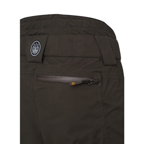 pantalon Beretta Tosark pour homme, conçu pour chasseurs, imperméable et respirant, fabriqué en microfibre douce et silencieuse, avec inserts élastiques pour liberté de mouvement, membrane BWB EVO pour protection contre l'eau et respirabilité, revêtement DWR pour résistance aux intempéries