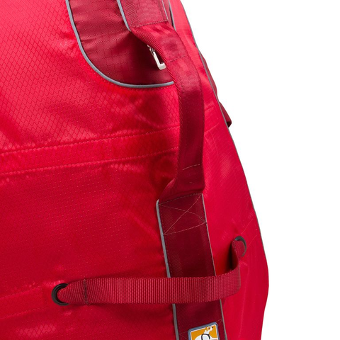 gilet de flottaison SURF N TURF™ sur un chien, flottant en sécurité lors d'activités nautiques comme le paddle et le canoë, avec poignées d'extraction et tissu Ripstop™ résistant, pour assurer la sécurité et le confort de votre animal dans l'eau