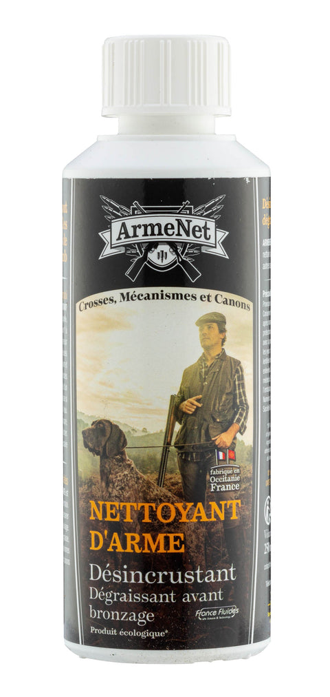 Nettoyant d'arme Armenet 250ml éliminant efficacement résidus de poudre, graisses et autres contaminants des armes à feu, assurant une performance de tir optimale tout en préservant l'intégrité des matériaux de l'arme.