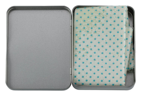 Lingettes Lubrifiant et Nettoyant Armenet Petit Modèle pour nettoyage rapide et lubrification des pièces métalliques, idéales pour armes à feu et équipements nécessitant un entretien régulier, format compact et pratique pour usage nomade.