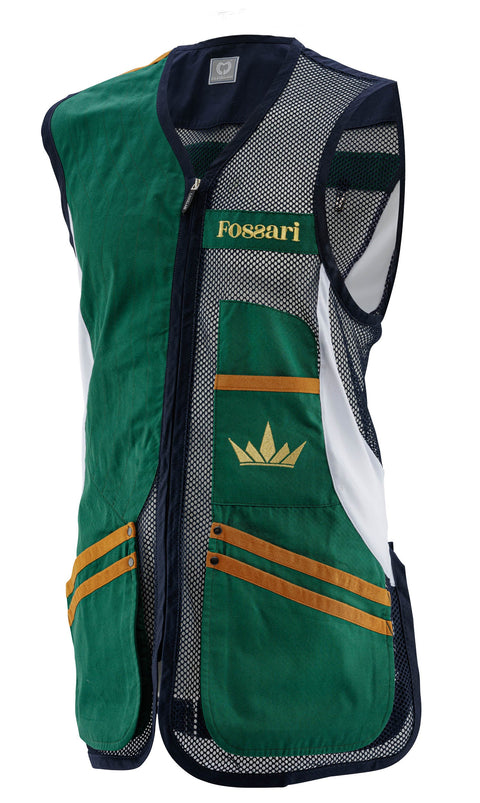 Gilet de tir FOSSARI Sporting en vert avec finitions matelassées, conçu pour le Ball-trap et tir à la fosse, offrant confort et ergonomie grâce à ses inserts élastiques latéraux et ses poches pratiques pour cartouches, adapté pour tireurs droitiers ou gauchers, idéal en compétition avec clip métal pour dossard, tissu robuste et renfort épaule pour absorption du recul, modèle disponible en plusieurs tailles de M à 5XL