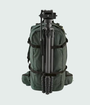 Sac à dos de plein air SWAROVSKI OPTIK spacieux avec système dorsal Deuter Alpine, 24 litres, compartiment spécial pour jumelles, polyester recyclé, certifié bluesign, housse imperméable, idéal pour la randonnée et le trekking.