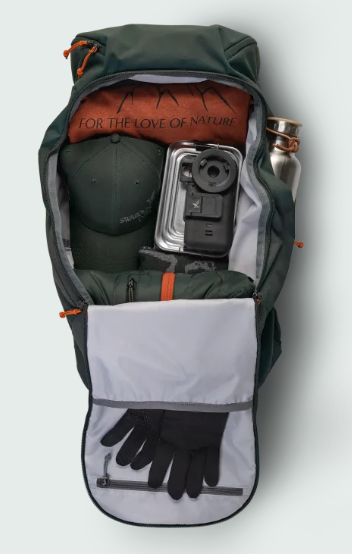 Sac à dos de plein air SWAROVSKI OPTIK spacieux avec système dorsal Deuter Alpine, 24 litres, compartiment spécial pour jumelles, polyester recyclé, certifié bluesign, housse imperméable, idéal pour la randonnée et le trekking.