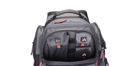Sac à dos GPS Executive noir avec plusieurs compartiments pour ranger et organiser jusqu'à 5 armes de poing, idéal pour les tireurs sportifs voyageant vers le stand de tir, fabriqué avec un système Visual I.D. pour une identification facile de vos accessoires, et poches latérales pour munitions et chargeurs, ainsi qu'une poche pour ordinateur portable, garantissant une protection et praticité optimales.