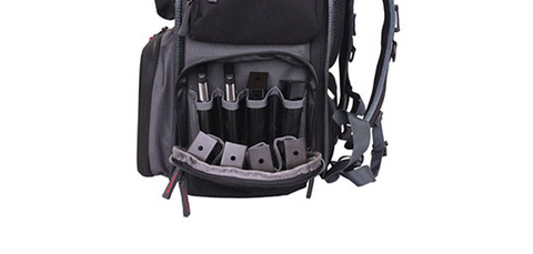 Sac à dos GPS Executive noir avec plusieurs compartiments pour ranger et organiser jusqu'à 5 armes de poing, idéal pour les tireurs sportifs voyageant vers le stand de tir, fabriqué avec un système Visual I.D. pour une identification facile de vos accessoires, et poches latérales pour munitions et chargeurs, ainsi qu'une poche pour ordinateur portable, garantissant une protection et praticité optimales.