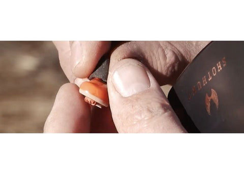 Protections d'oreilles Midland Shothunt Wireless avec amplification sonore pour chasse et tir sportif, design compact et hydrophobe basé sur nanotechnologie, compatibles avec Midland G9, offrant une protection auditive optimale, fabriquées en Italie