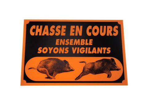 Panneau de signalisation Januel 'Chasse en cours tir à balle' de dimensions 40 x 60 cm, fabriqué en plastique de haute qualité résistant aux intempéries, avec texte noir sur fond jaune pour une visibilité optimale, utilisé pour avertir les passants et participants de la chasse en cours et prévenir les incidents.
