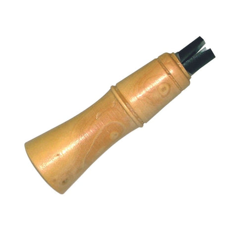 Appeau corneille en bois de buis et plastique polypropylène, couleur beige et noir, conditionné en blister pour la chasse aux corbeaux. Accessoire léger et ergonomique, idéal pour attirer les oiseaux. Fabrication durable utilisant 30% de talc dans le polypropylène pour une efficacité sonore accrue.