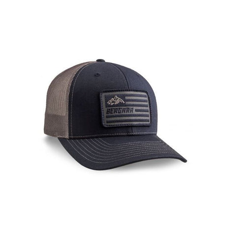 Casquette Bergara Denali unisexe style camionneur avec patch en cuir et logo brodé, respirante et ajustable avec protection solaire, idéale pour chasse et activités plein air