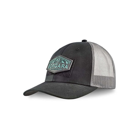Casquette Bergara Kenai noire avec velcro ajustable et fermeture Snap-Back, idéale pour la chasse et les activités de plein air. Protection solaire et espace pour patchs personnalisables, unisexe et taille unique.